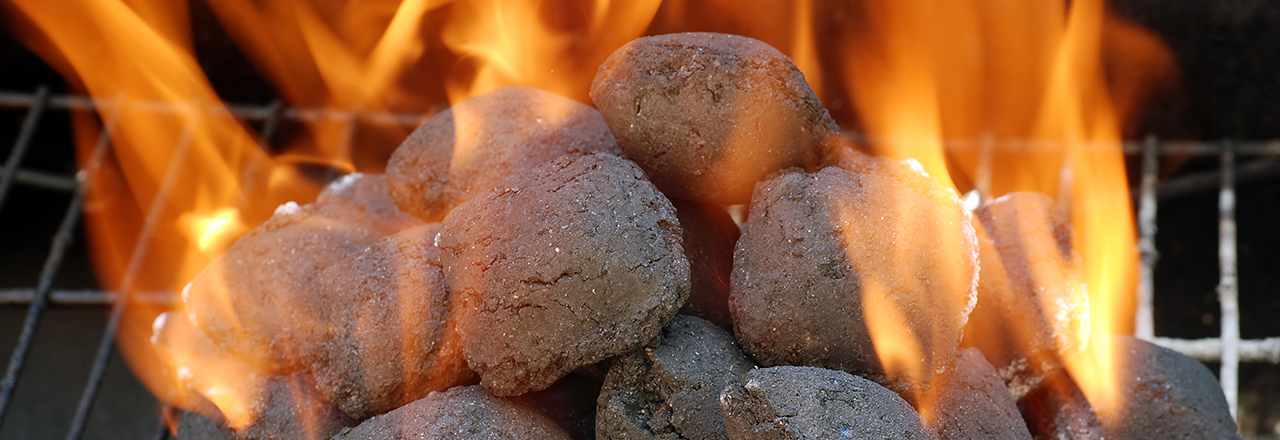 Closeup,Charcoal,Barbecue,Briquettes energia renovable ecológica